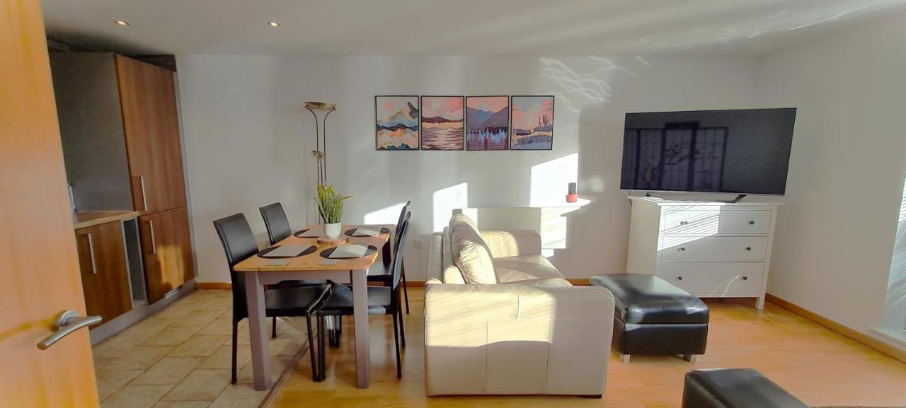 Sidemersey Livings- Convenient 1-Bedroom Flat With A View, Central Liverpool Extérieur photo