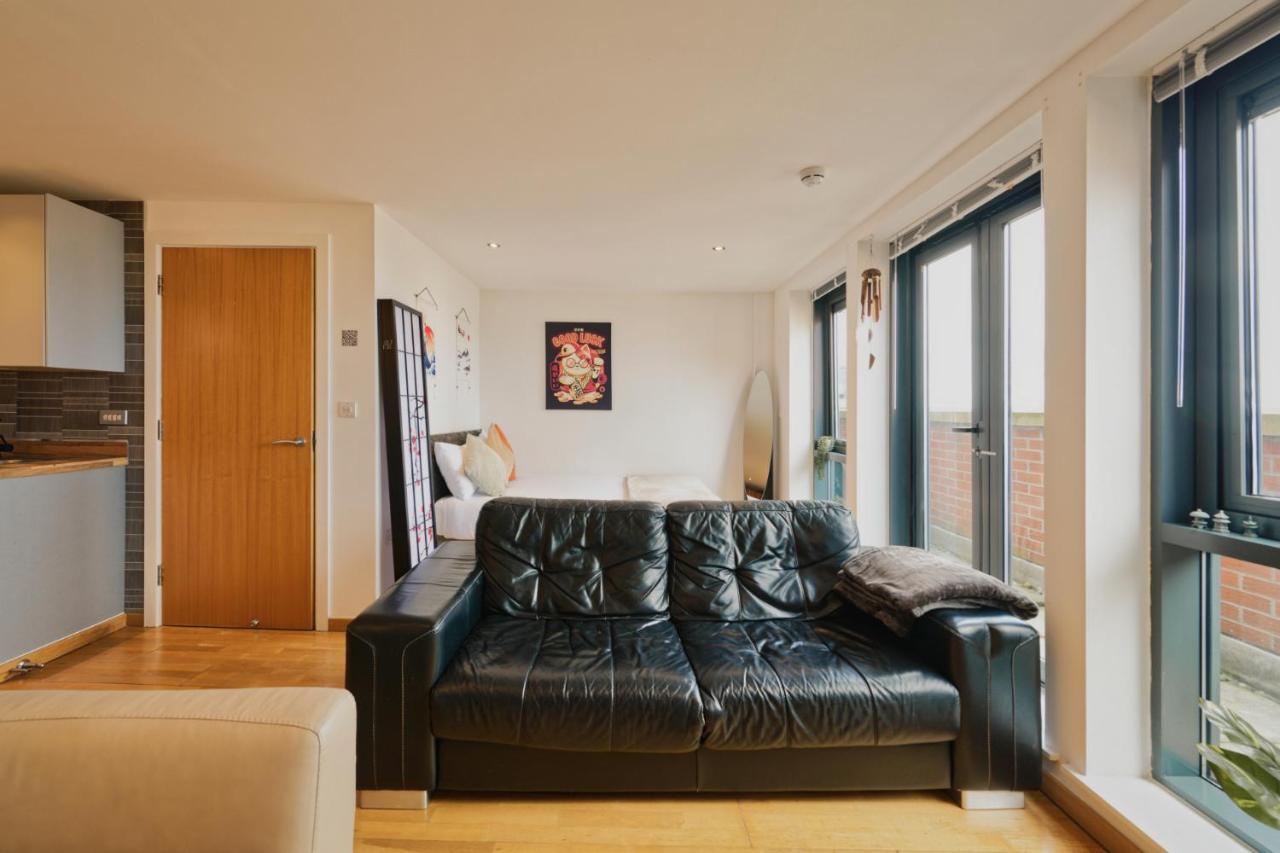 Sidemersey Livings- Convenient 1-Bedroom Flat With A View, Central Liverpool Extérieur photo
